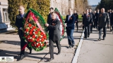 Поклонимся великим тем годам
