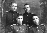Трушников Б.А. справа в верхнем ряду