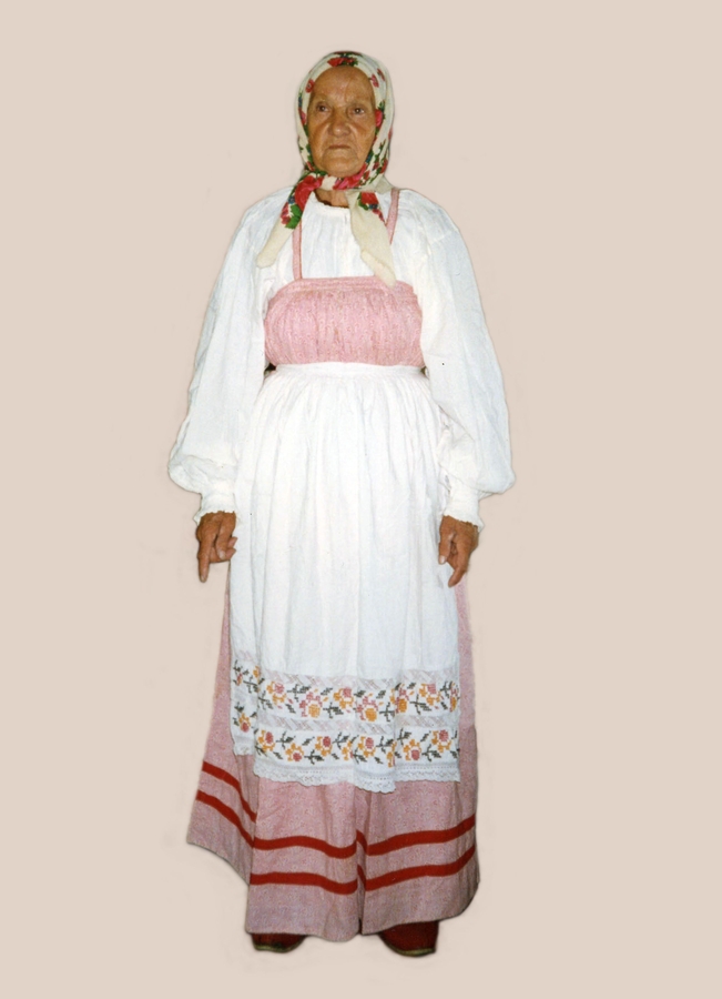 Колесникова Е.П., 1915 г.р., в своем девичьем костюме, Узян, 1996 г.