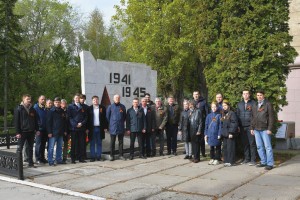 После возложения цветов к памятному знаку, 2024 год.