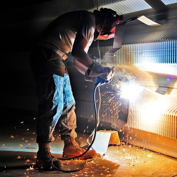 Электросварщик ручной сварки