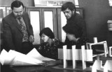 Старшие преподаватели Ю.Г. Барышников и В.М. Юрин проводят консультацию, 1983 г.